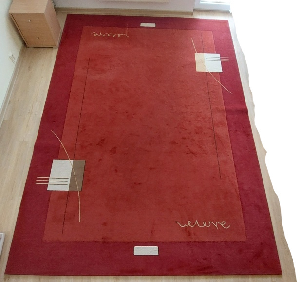 Prodám červený kusový koberec, 240 x 340 cm