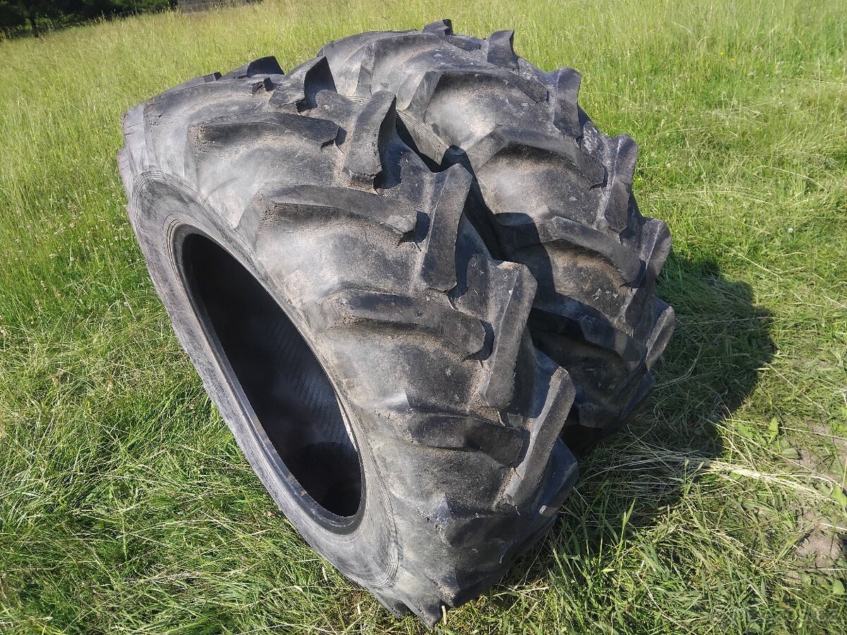 2x Pneu Traktor 14.9-28 Barum