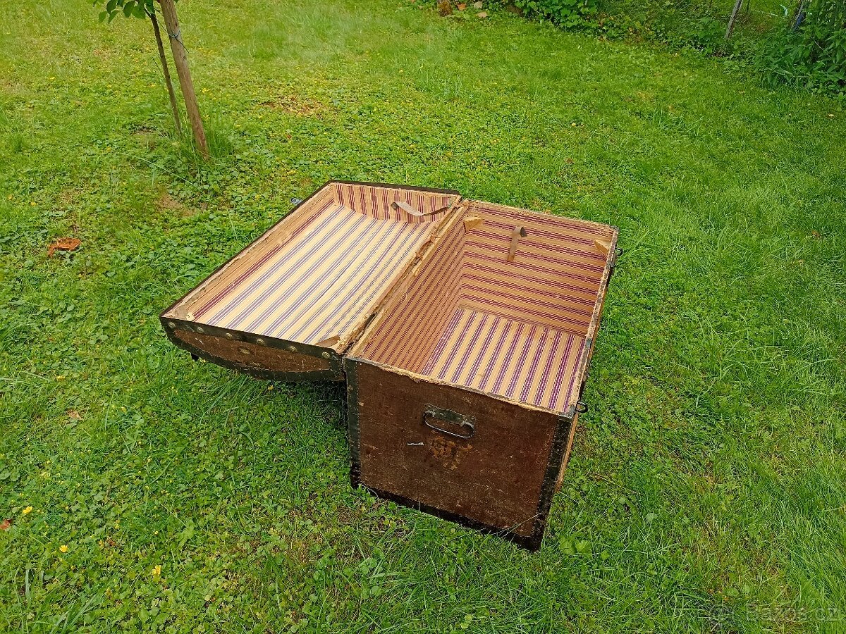 Starožitná truhla