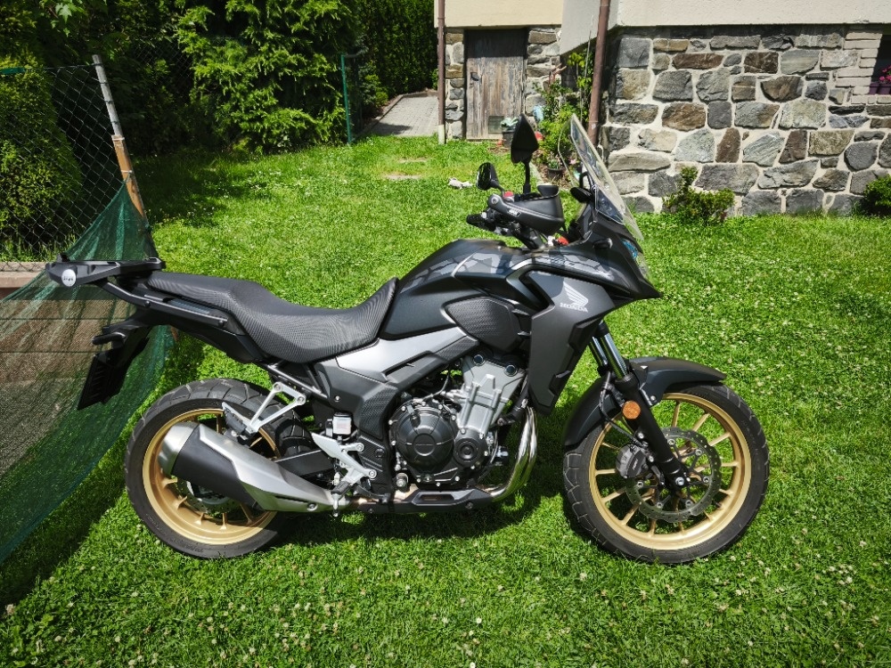 honda CB 500 X (2019) nový model 19", 6500km, kufr