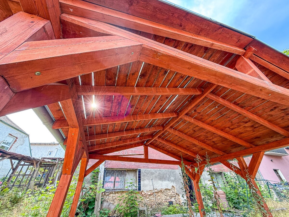 DŘEVĚNÁ PERGOLA
