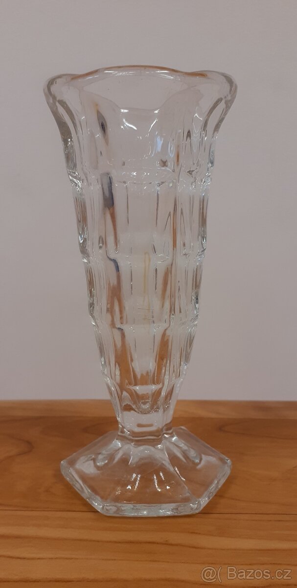 Vázička masivní, lisované sklo, Art Deco, LORD, R. Schroter