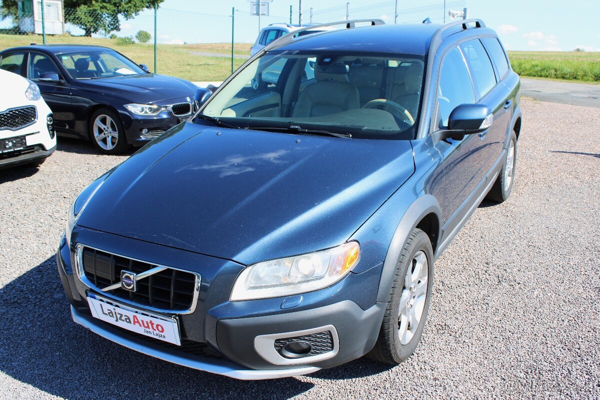 Volvo XC70 2,4 D5 136kW 4x4, serviska, koup.ČR