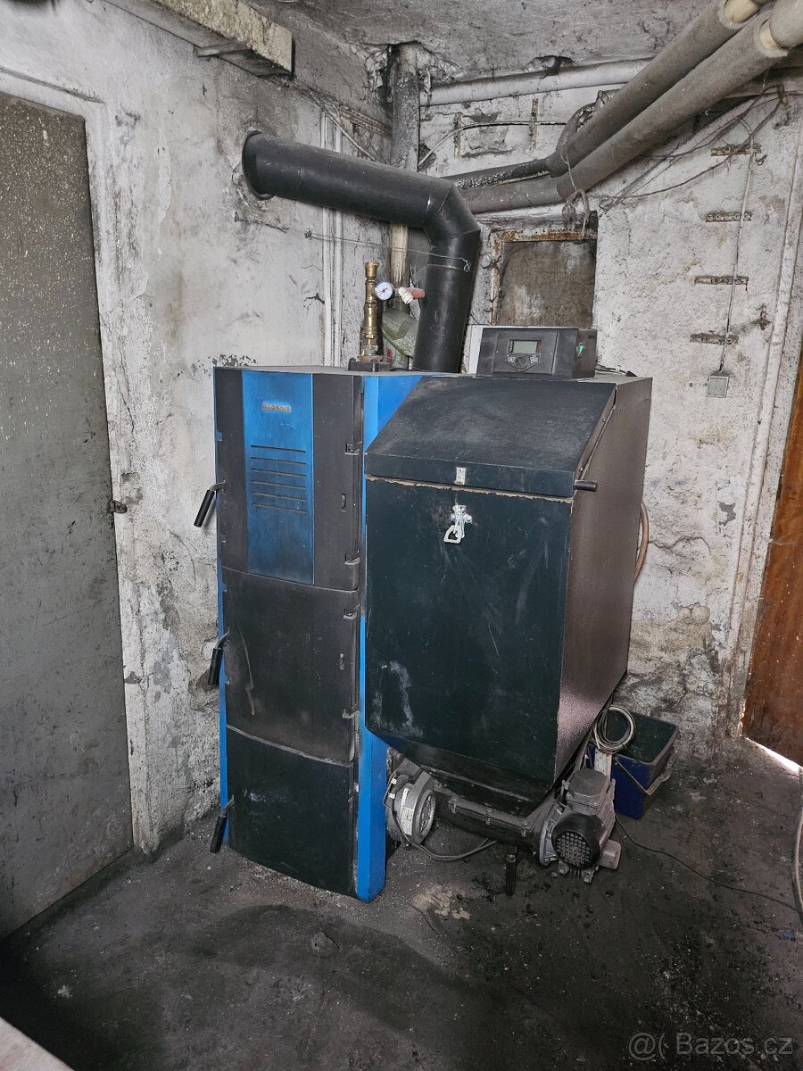 Litinový kotel Buderus Logano G221 25A pravy
