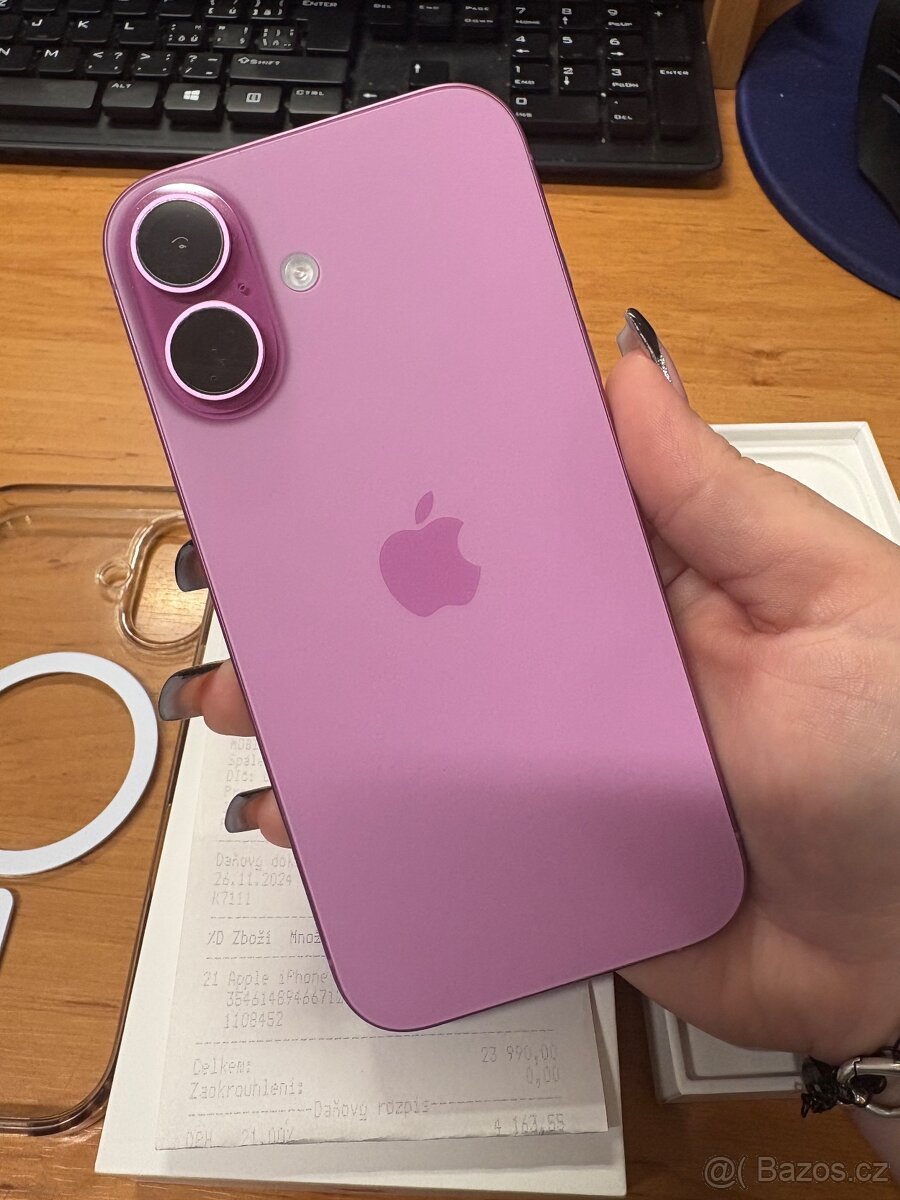 iPhone 16 128 GB, baterie 98%, přes rok zaruka
