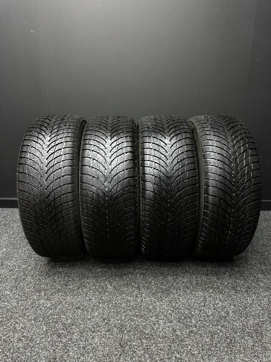 Sada pneu Nokian 215/55/17 98V