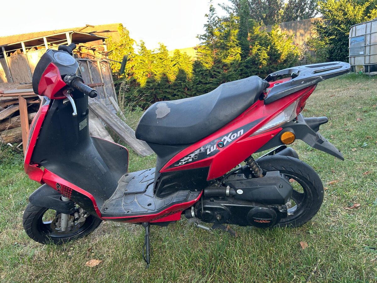 Skútr Luxxon obsah 50