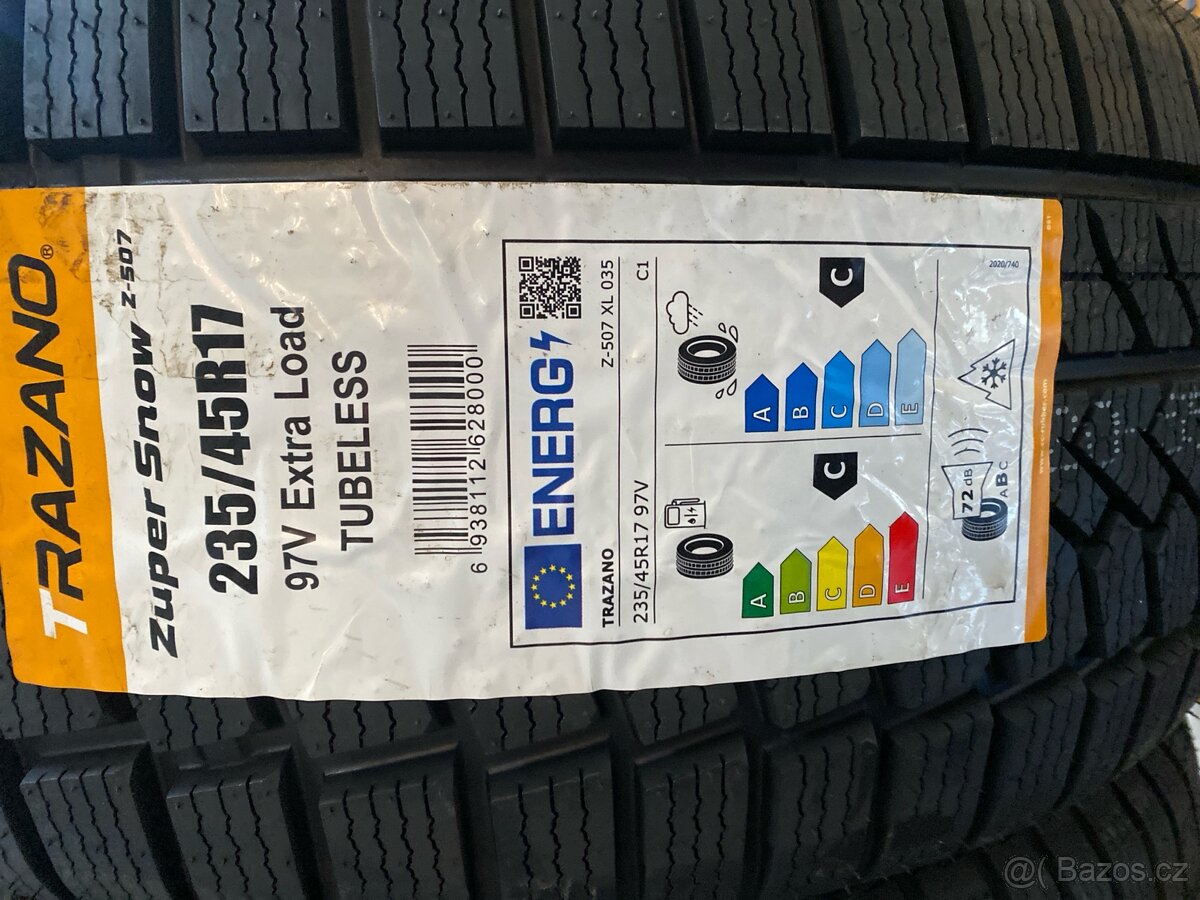 NOVÉ Zimní pneu TRAZANO ZUPER SNOW 235/45R17