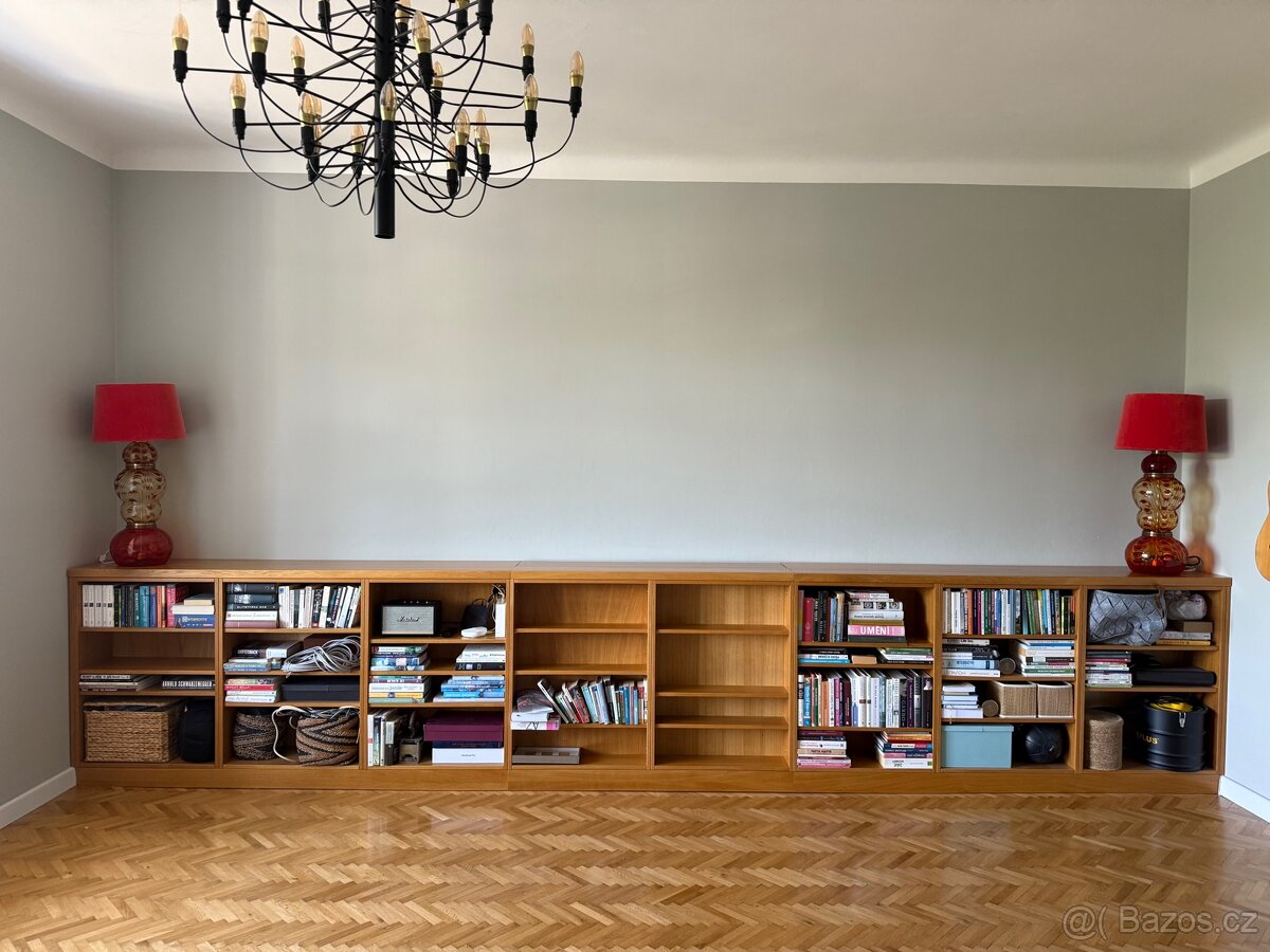 Dubová policová skříň na míru vyrobená PRAHA