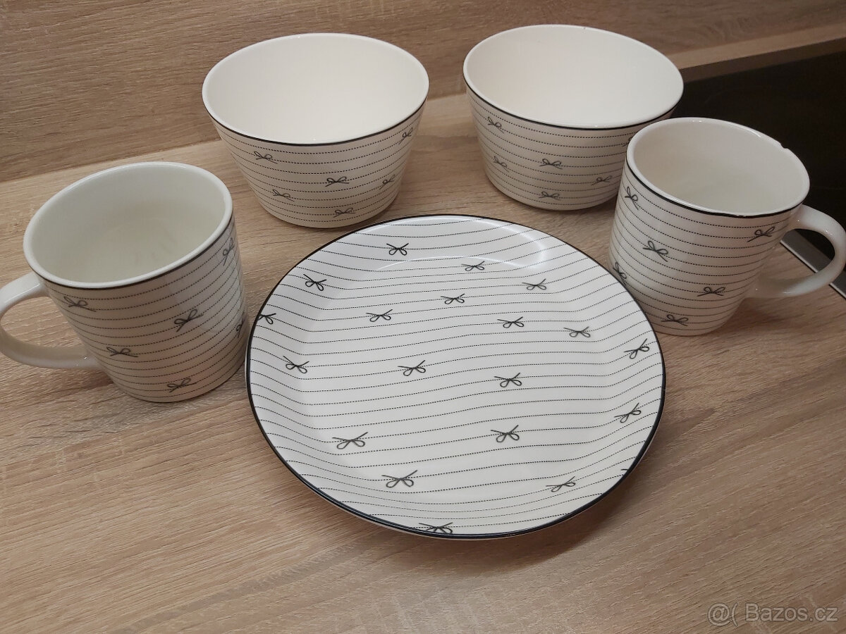 Porcelánová sada nádobí