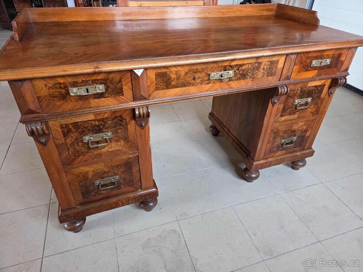 Starožitný psací stůl