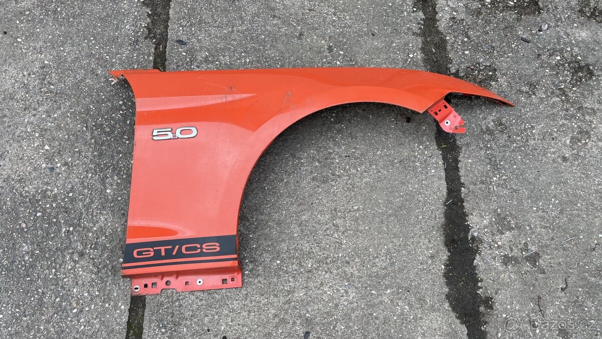 Prodám pravý přední blatník na Ford Mustang