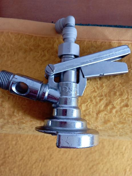 Prodám narážečku na pivo - žehlička vč. rychlospojek