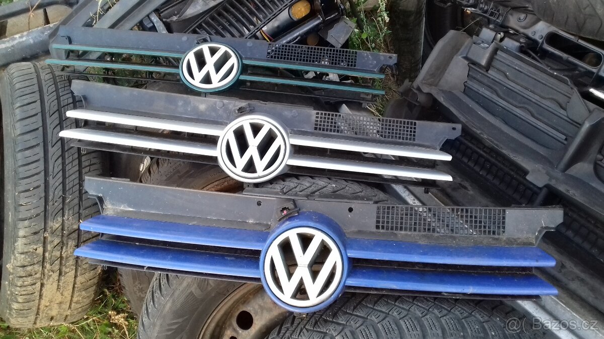 VW Volkswagen Golf 4 přední maska mezi světla