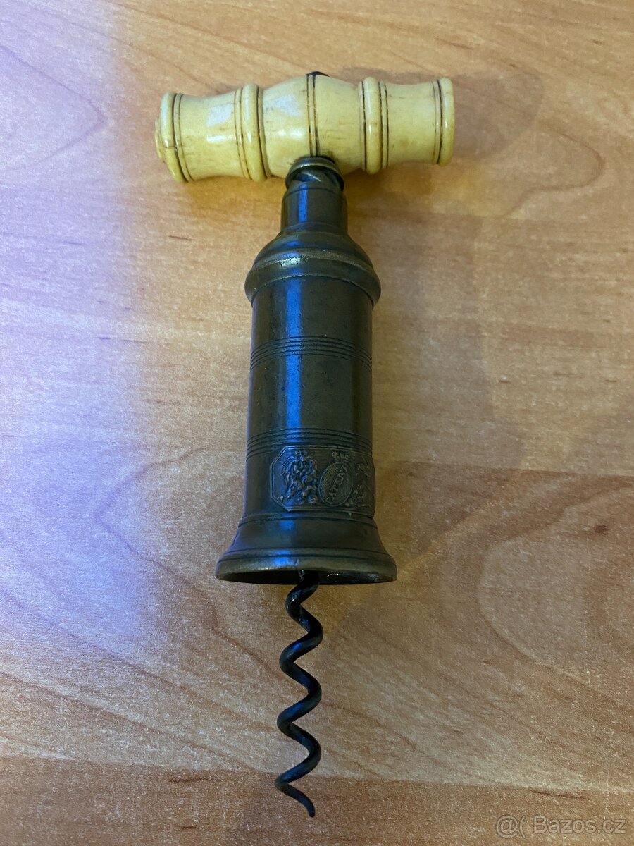 Sběratel nabízí staré vývrtky