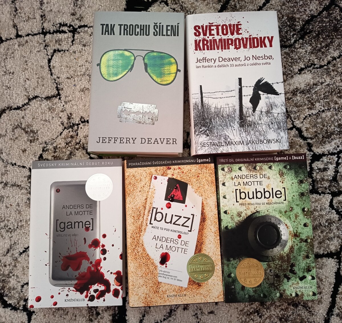 Mix knih fantasy scifi a krimi