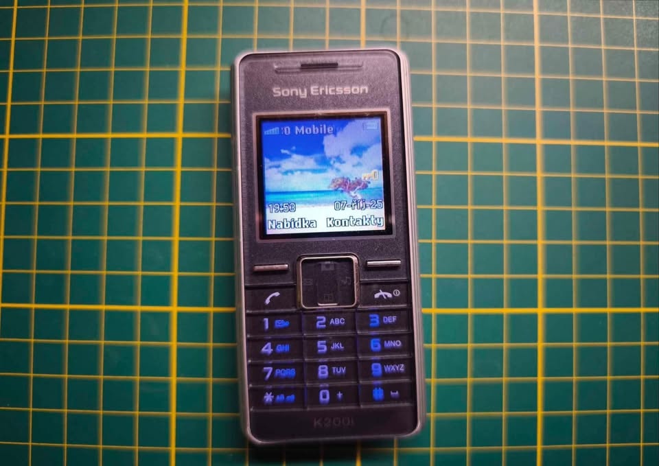 Sony Ericsson k200i