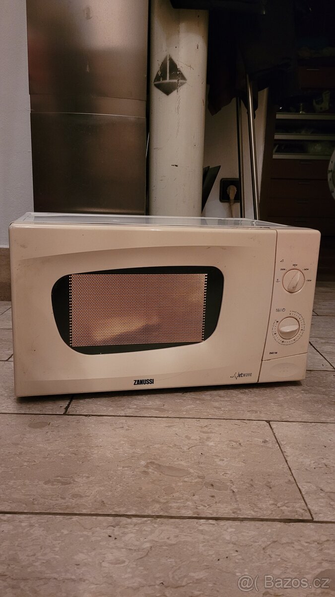 Mikrovlnná trouba Zanussi