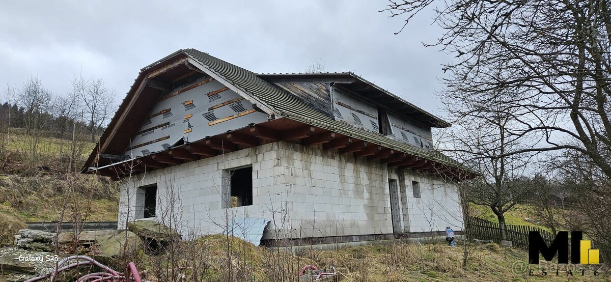 Prodej zastavěné plochy a nádvoří o velikosti 89 m2 v obci V