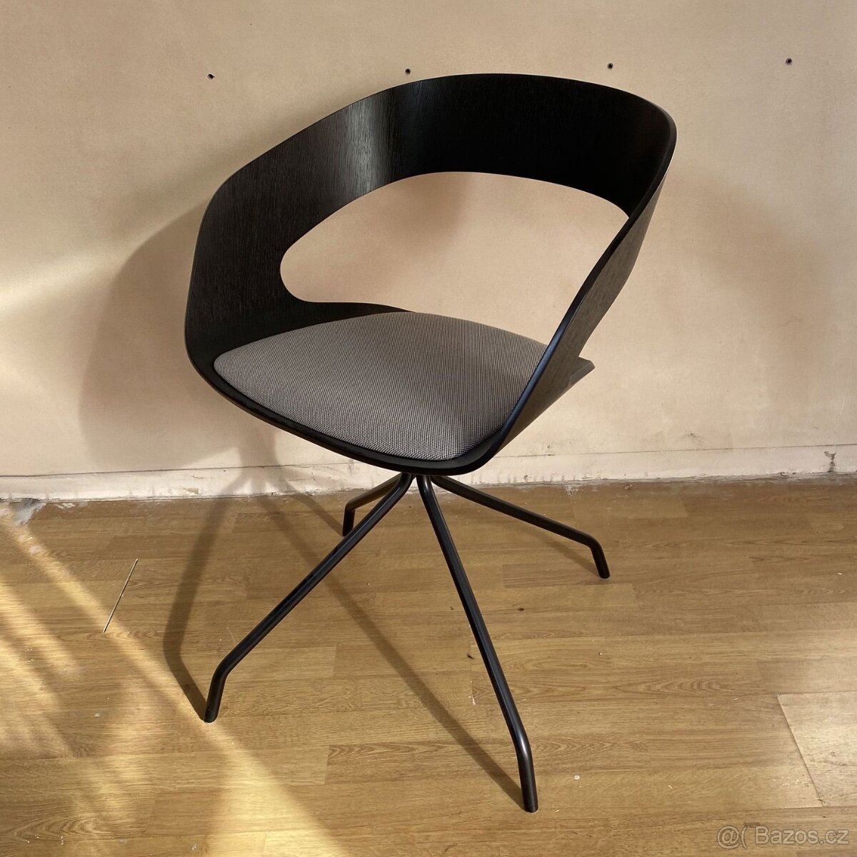 Designová židle Swivel