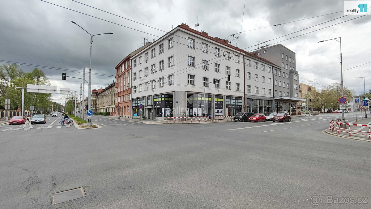 Pronájem obchodních prostor o CP 186 m2, Střelecká, Hradec K