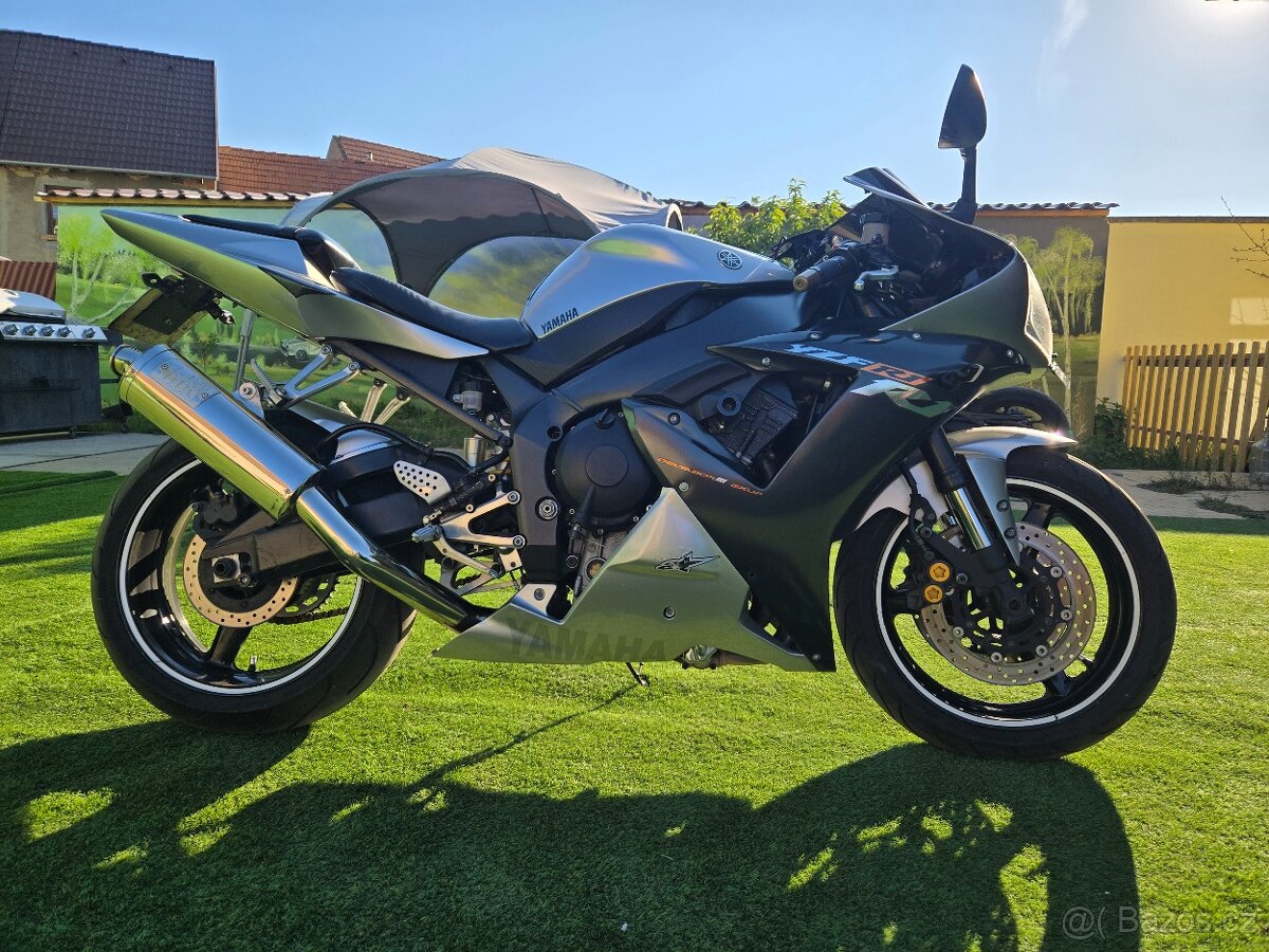 Yamaha Yzf R1 Rv.2002 nové pneu a Stk dobrý stav