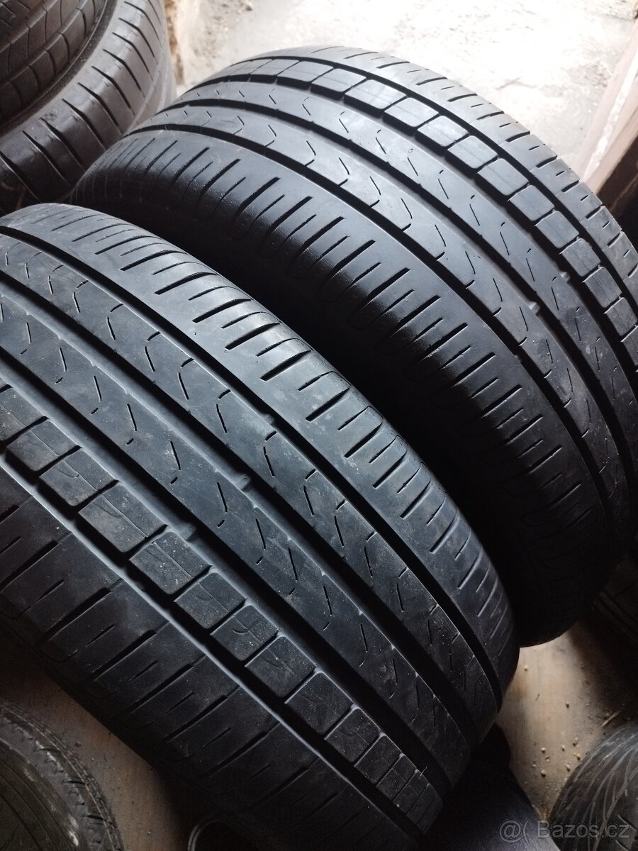 2 LETNÍ PIRELLI 235/40 R19