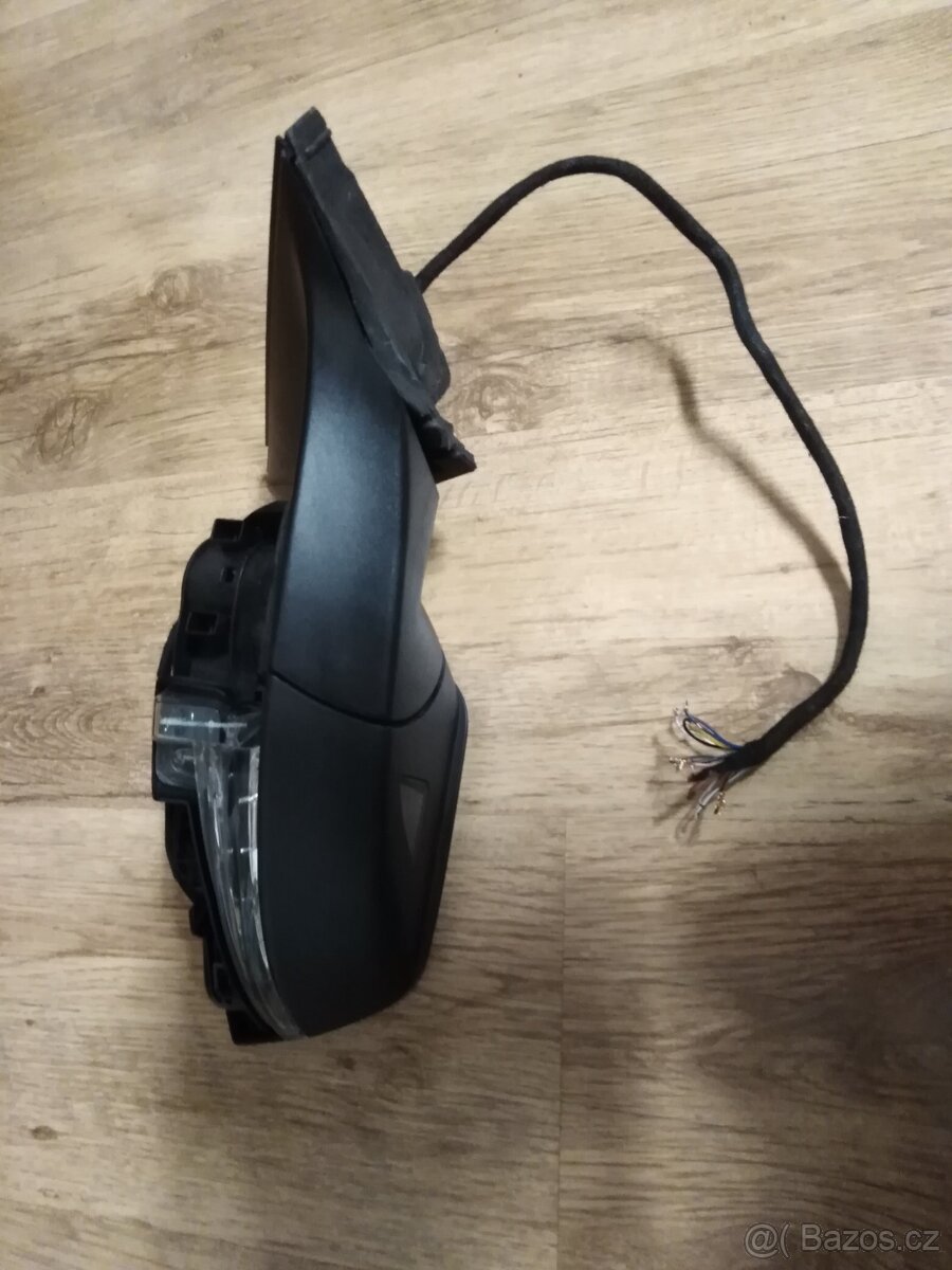 Zpětné zrcátko Škoda SUPERB III elektrické pravé 3V0857934