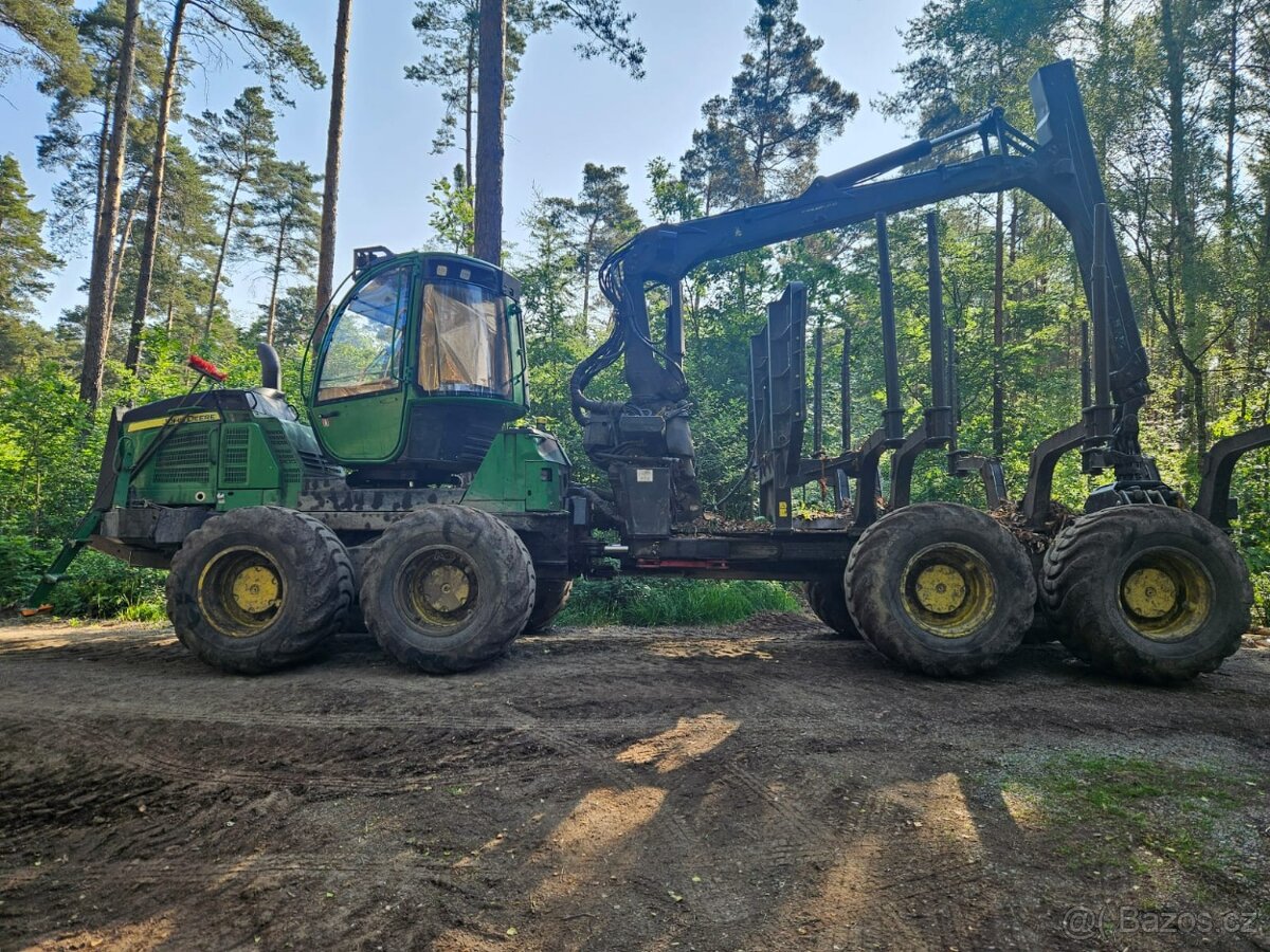 Vyvážecí souprava JOHN DEERE 1510E naklápění sloupu