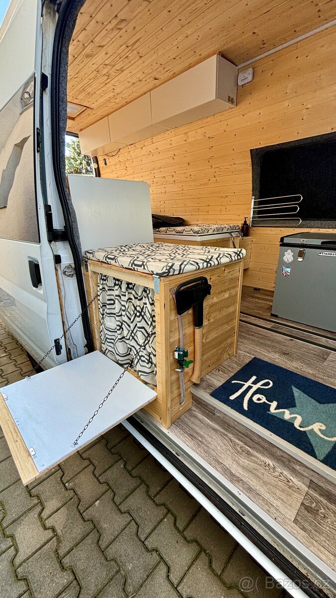 Ford Transit 2010 Jumbo obytné auto 4 místa