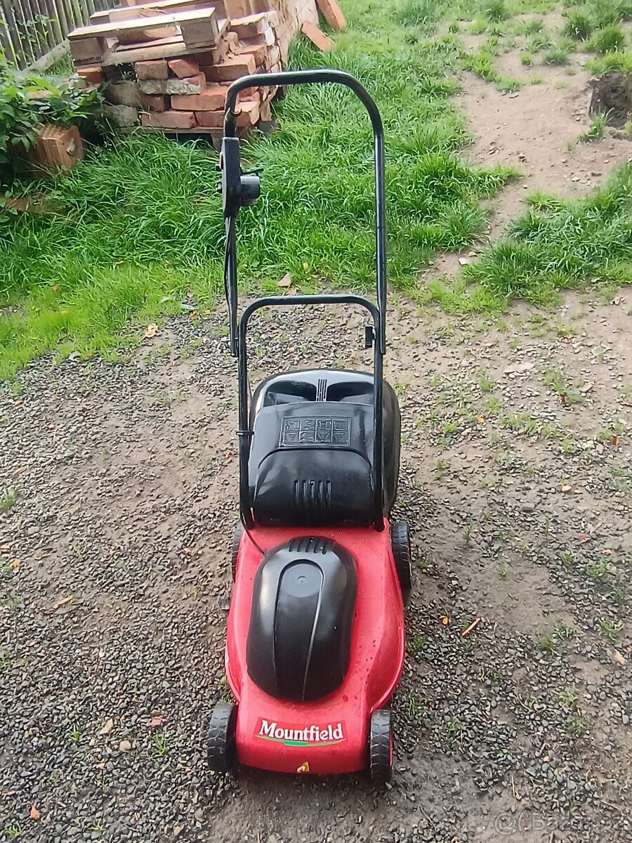 Sekačka na trávu Mountfield