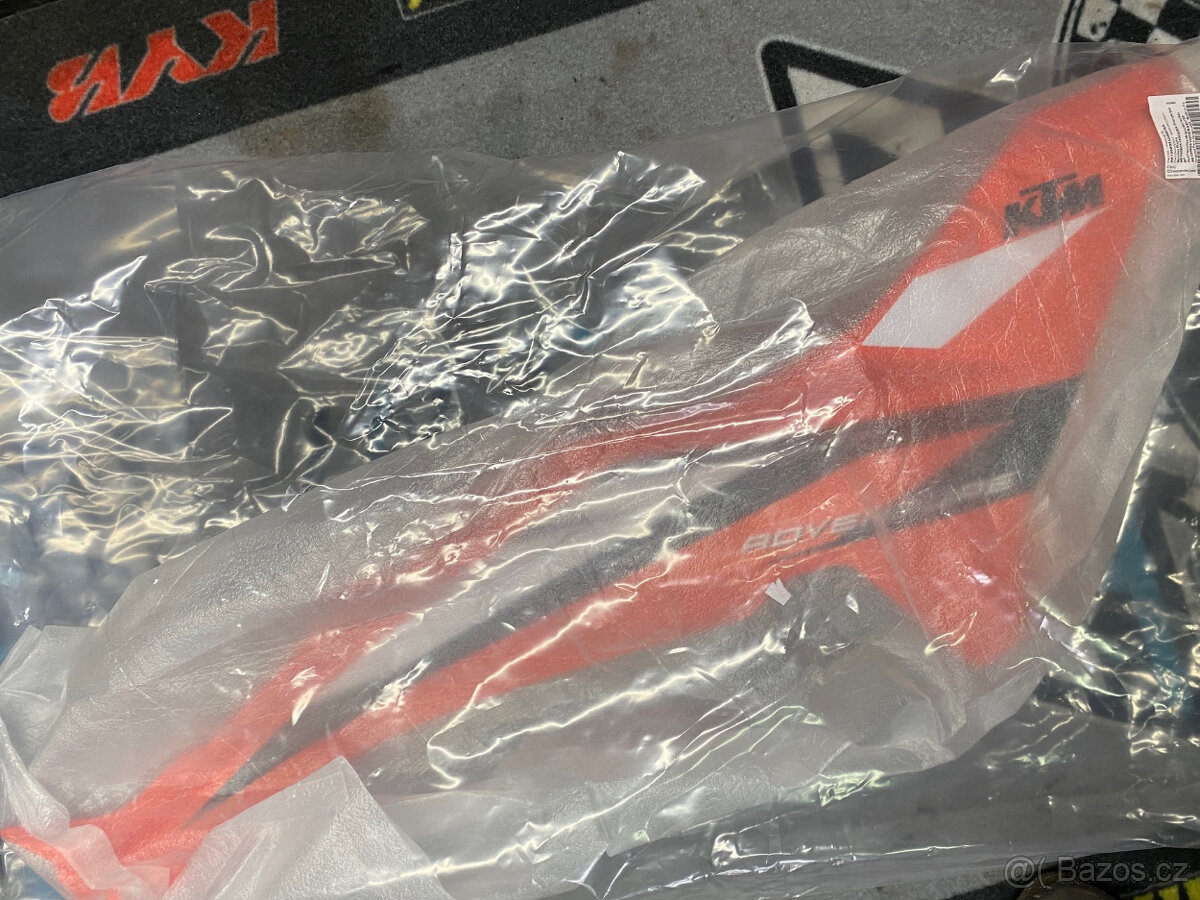 Pravý plast nádrže KTM 790/890 Adv 2023 nový A61008051000EBA