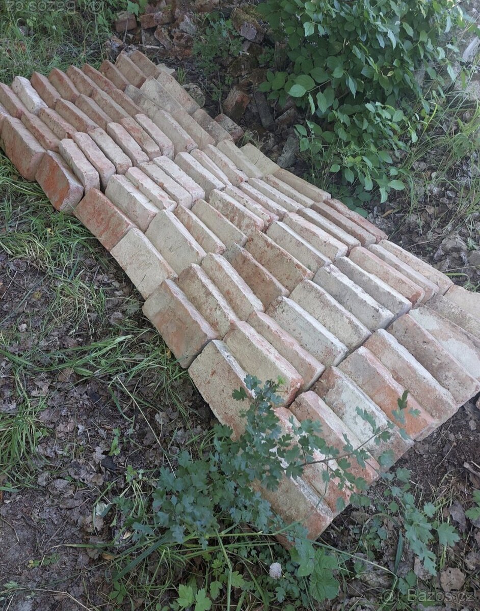 STARÉ CIHLY