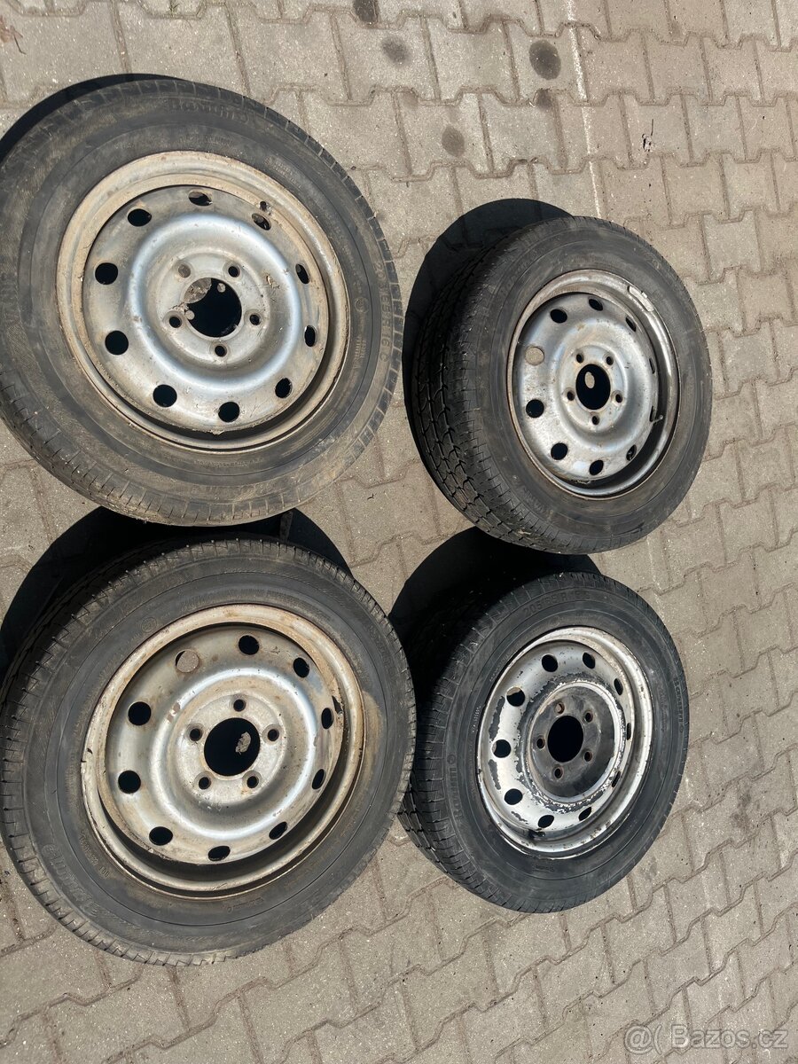Kola 205/65 R16c Renault master