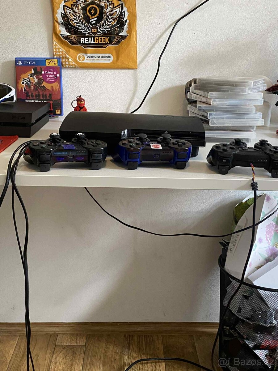 PlayStation 3 + hry 10 ks + 3 ovladače