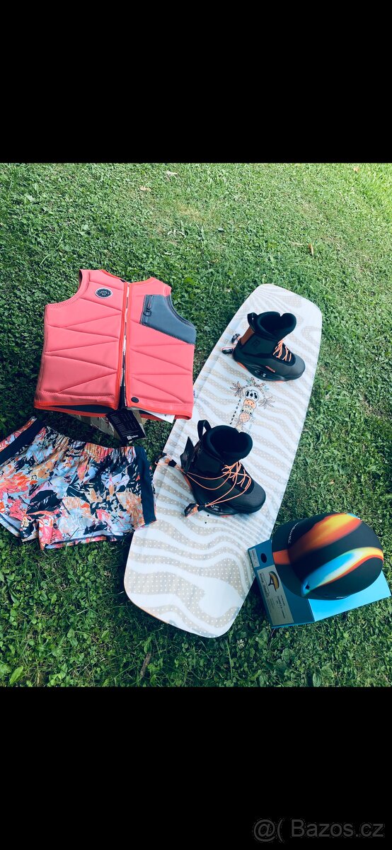 Wake board Ronix + vybavení