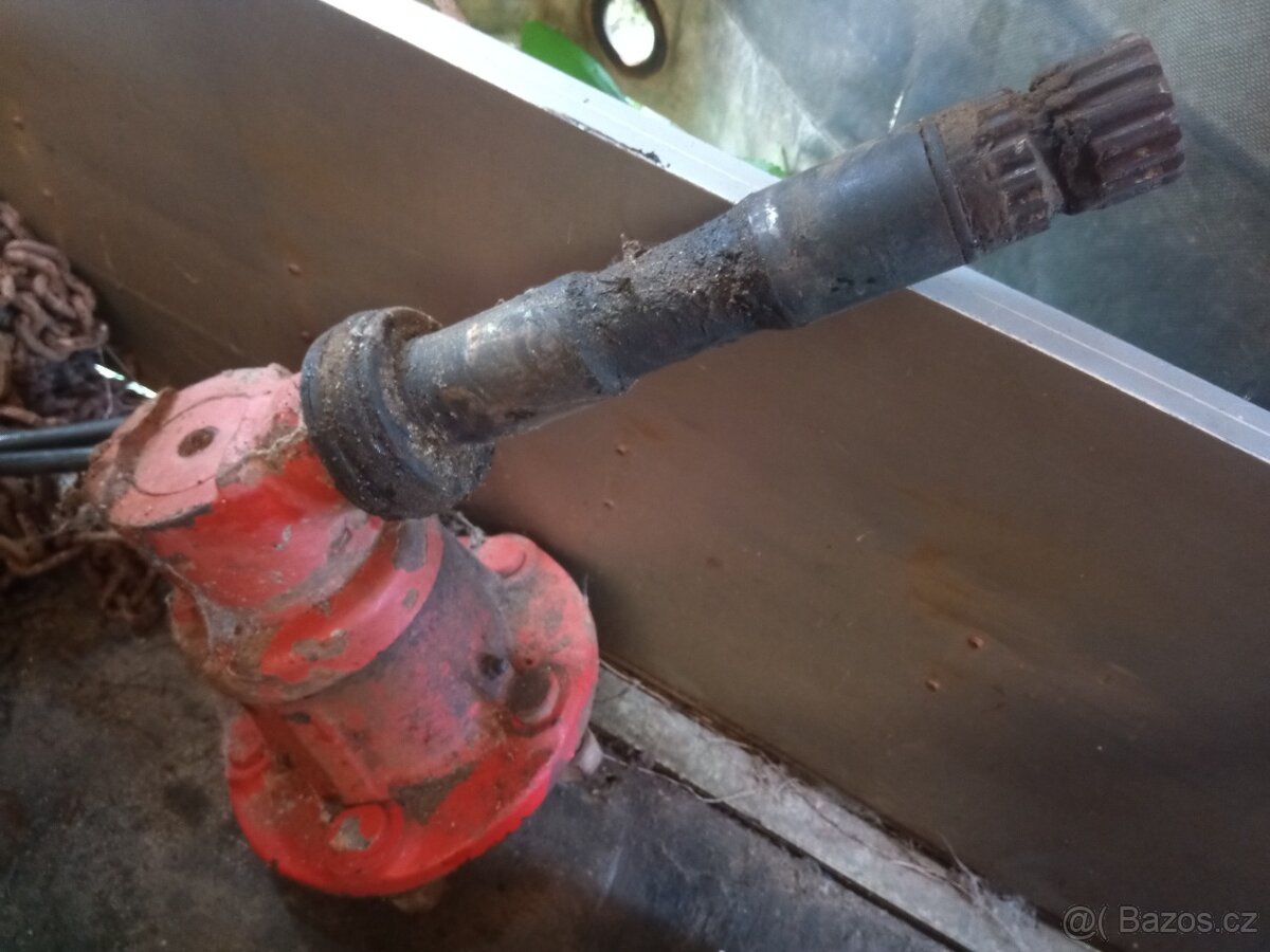 Traktorbagr Bělorus náboj kola