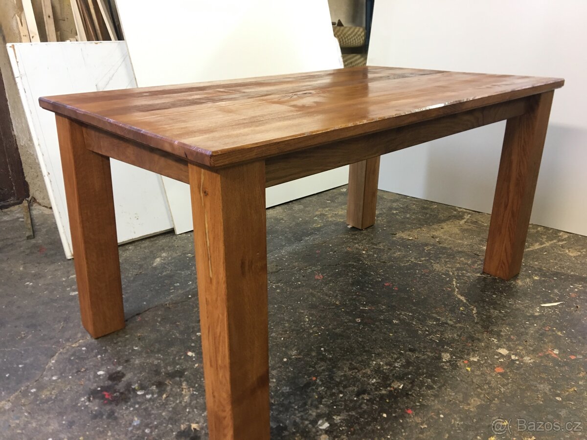 Dubový jídelní masivní stůl