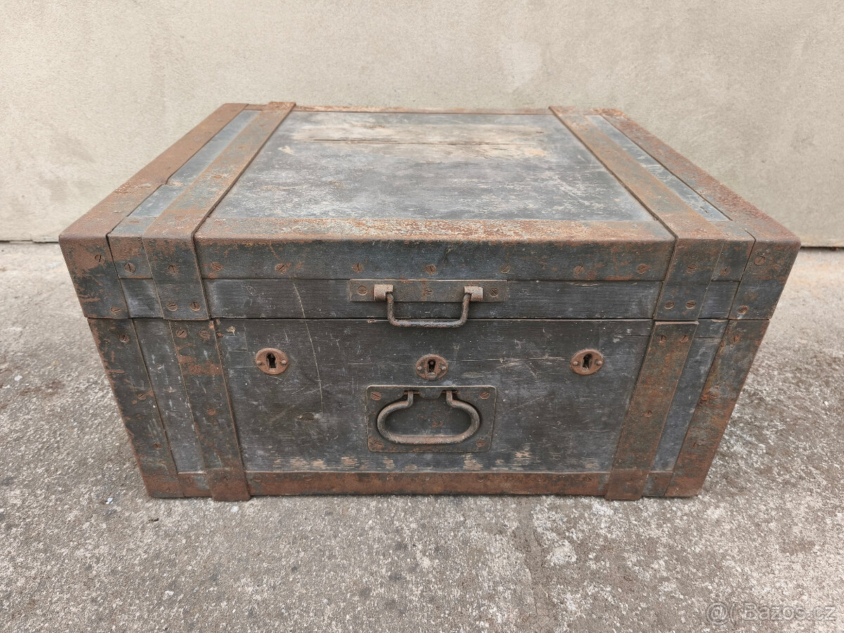 Vojenská lékařská bedna, starožitná, bytelná