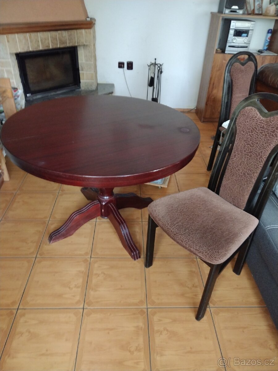 Kulatý rozkládací stůl orech