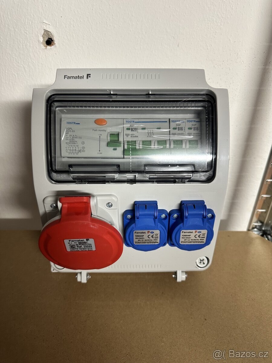 Zásuvková skříň FAMATEL 1x400V 32A 5P 2x230V