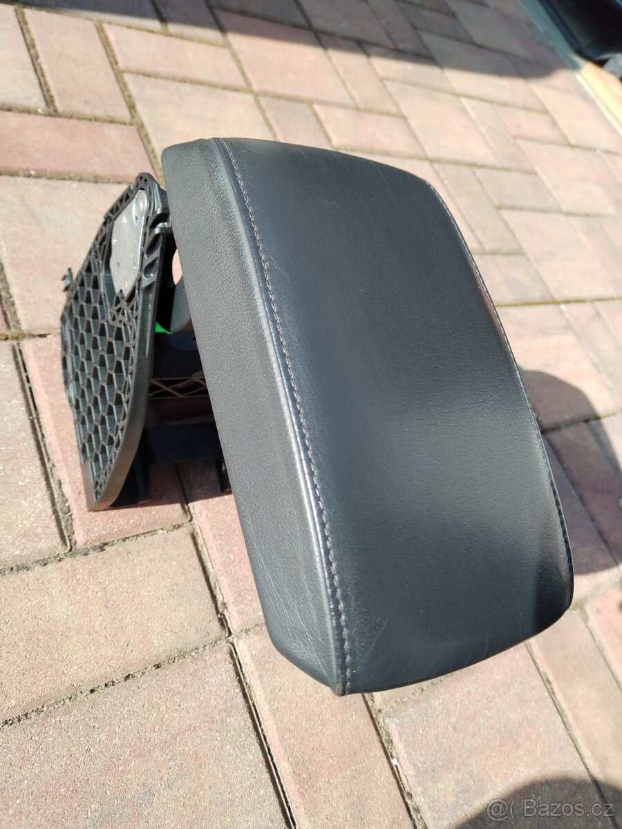 Loketní opěrka Škoda Octavia 2