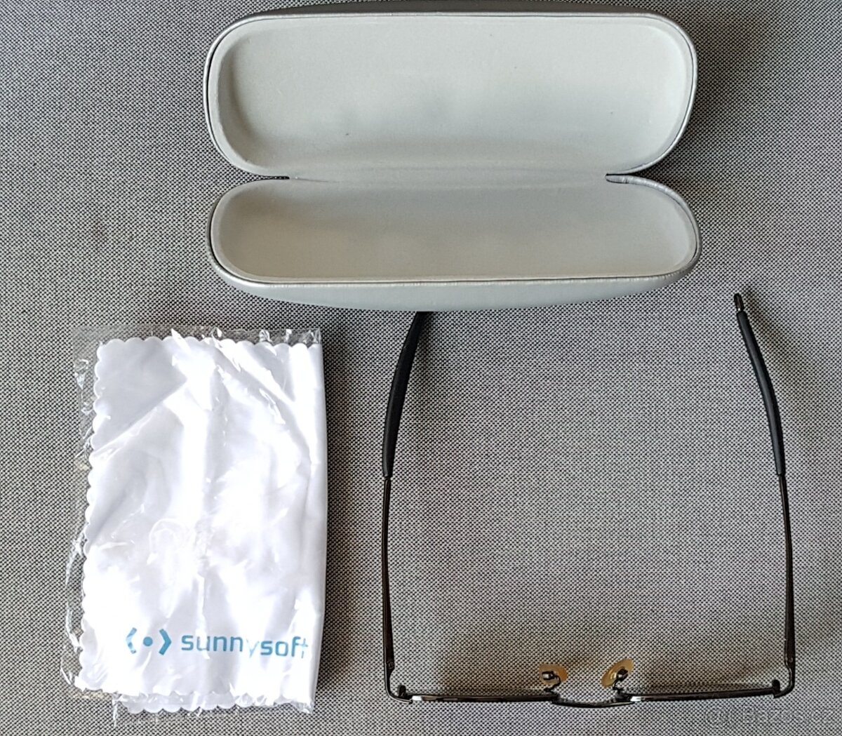 Sluneční brýle s pohledem dozadu