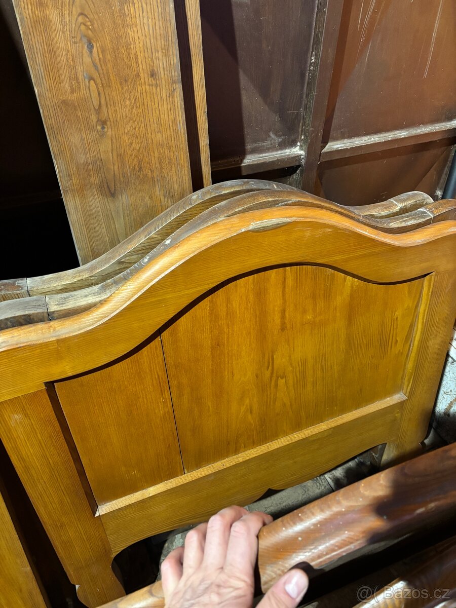 Starožitné dubové postele