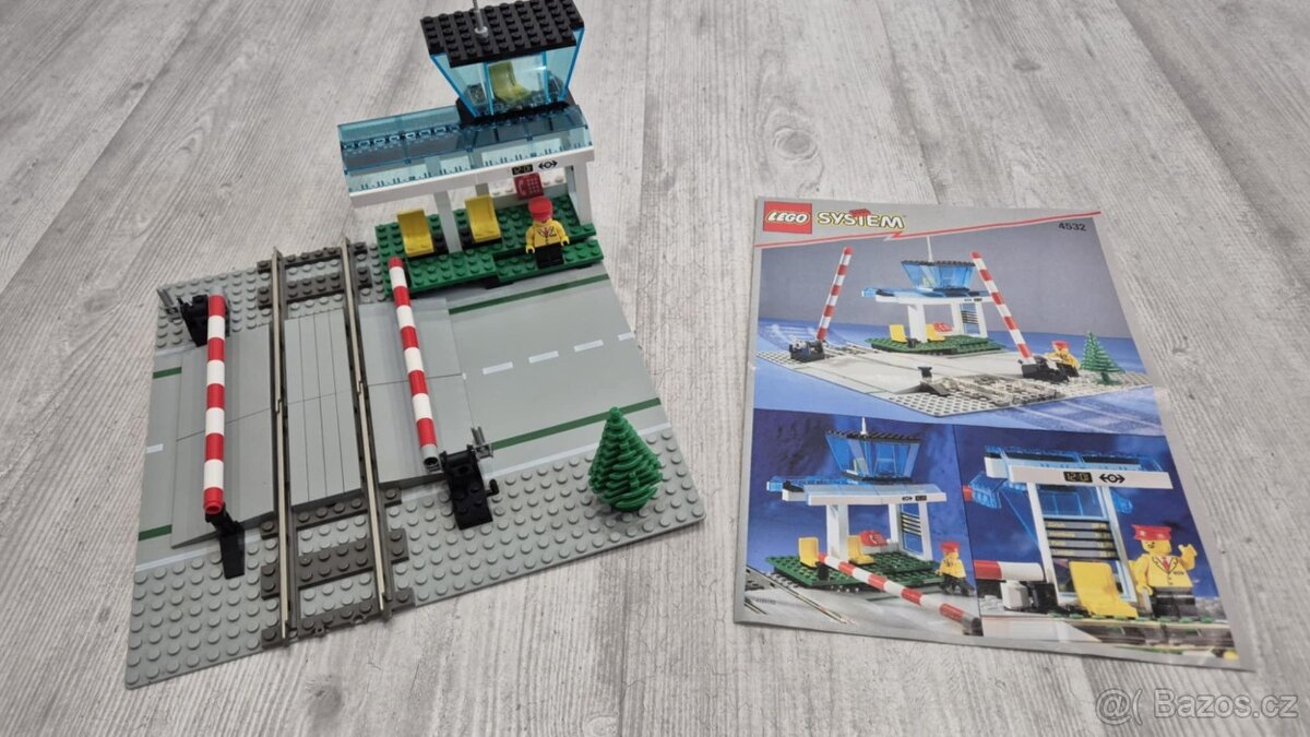 LEGO 4532 9V Vlak - Manual Level Crossing