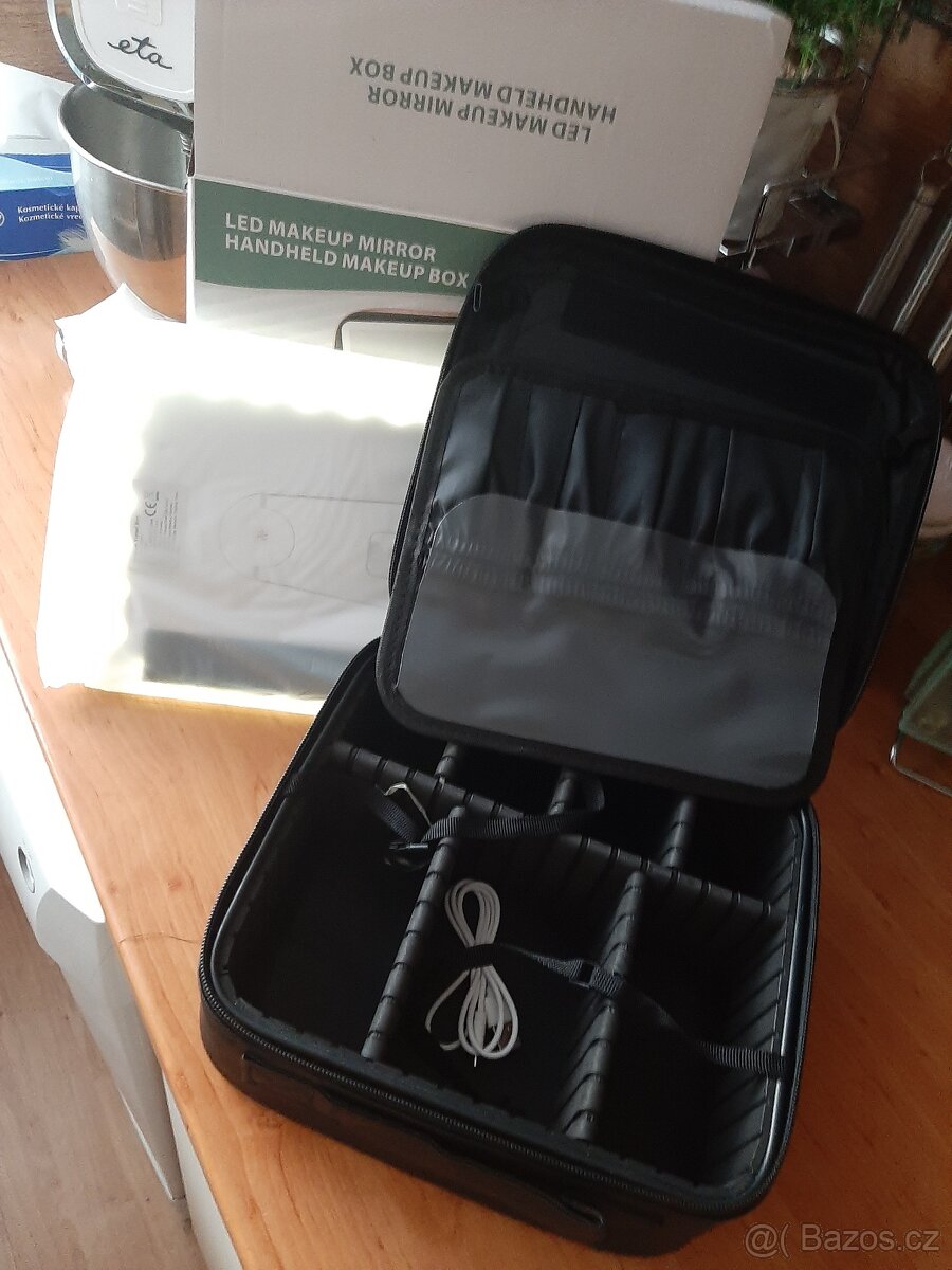 Kosmetický kufřík z led.osvetlenim