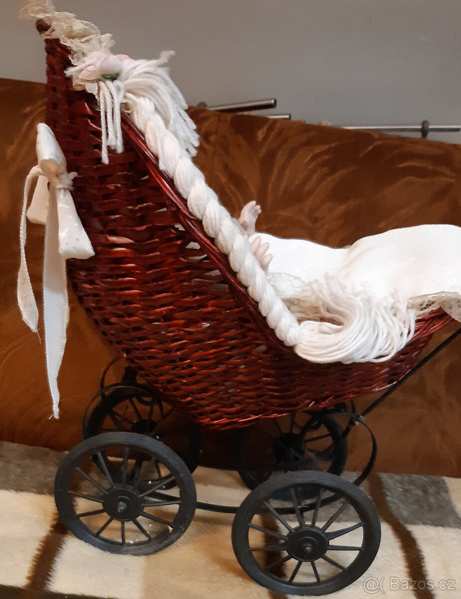 2 starožitné sběratelské kočárky