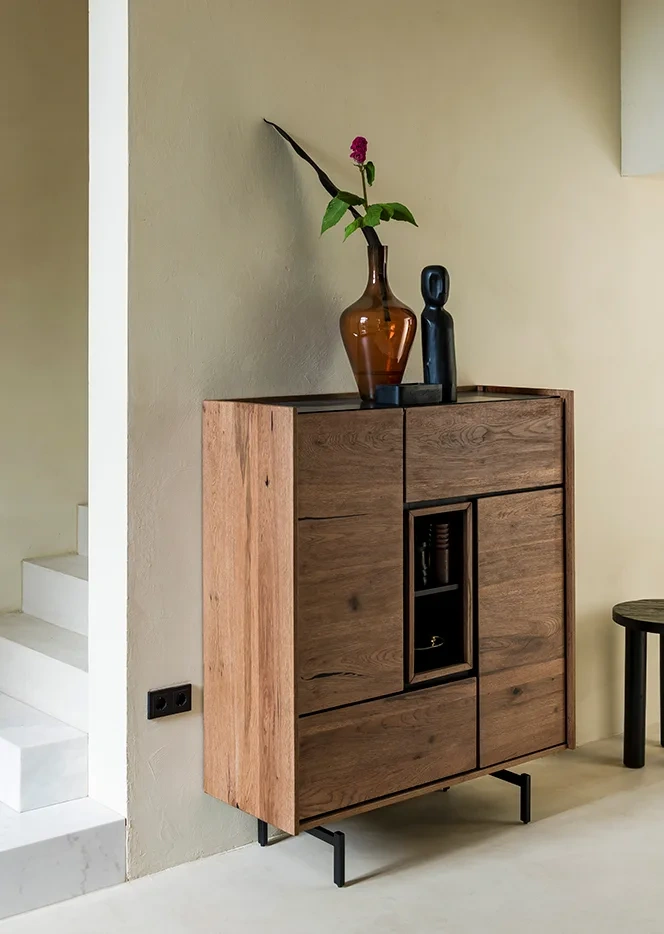 Prostorná dřevěná skříň - Halmstad