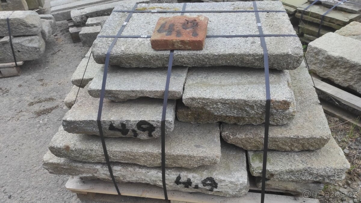 Stará kamenná dlažba, žulové zápražáky, 10,6 m2
