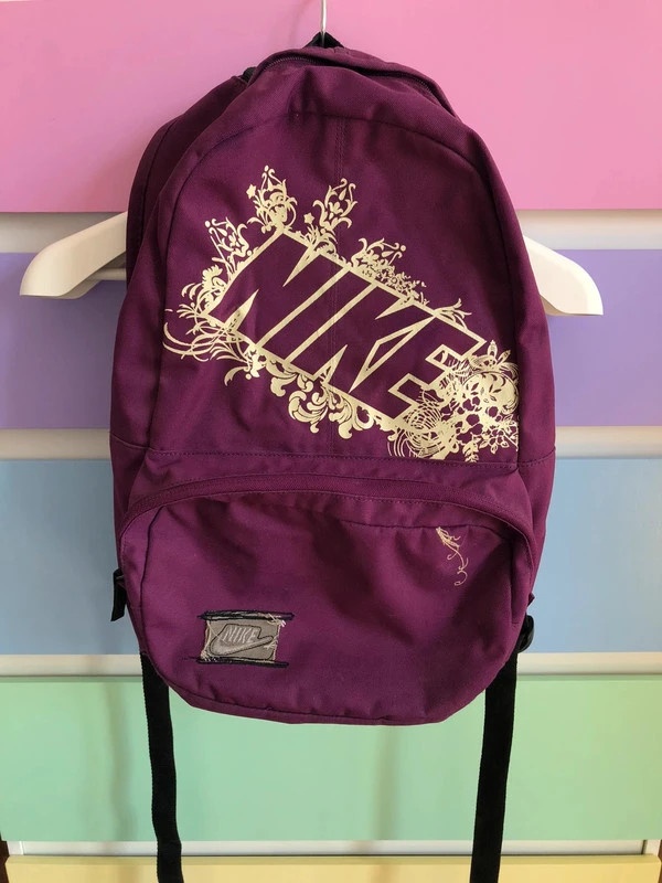 Batoh Nike fialový s květinami taška do školy